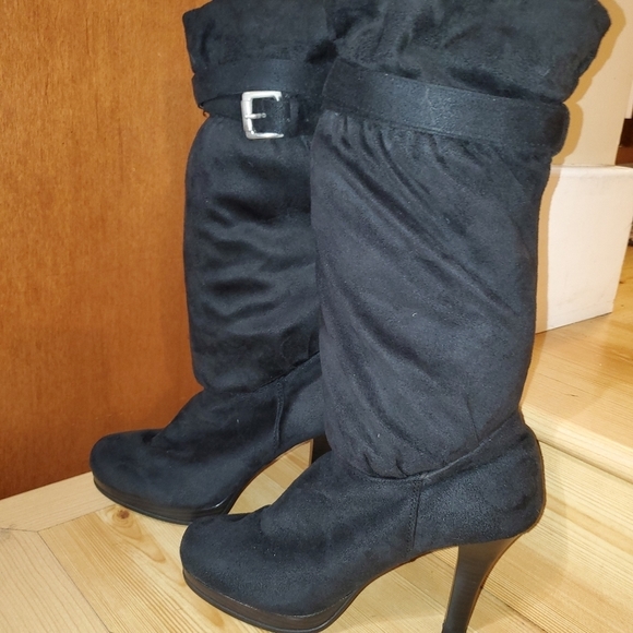 SBICCA Suede Knee High Heeled Boots - Picture 4 of 11
